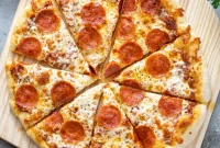 Homemade Pizza Recipe: Crispy Crust and Perfect Sauce