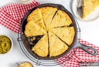 Spicy Jalapeño Cheddar Cornbread Recipe for Savory Bakes