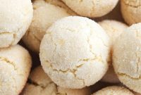 Classic Italian Amaretti Cookies Recipe with Almonds