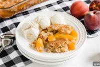 Classic Southern Peach Cobbler Recipe: Flaky Crust & Sweet Filling