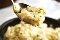 Cream Cheese Mashed Potatoes with Garlic and Chives