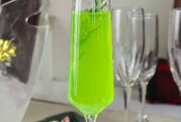 Green Grinch Mimosa Cocktail Recipe for Holiday Brunch