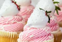 White Chocolate Strawberry Cupcakes with Ganache Drizzle
