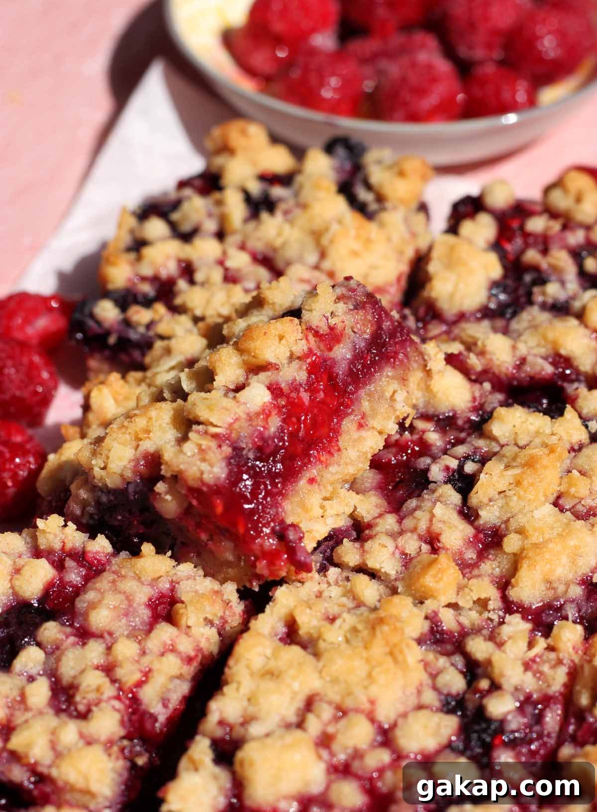 mixed berry crumble bars