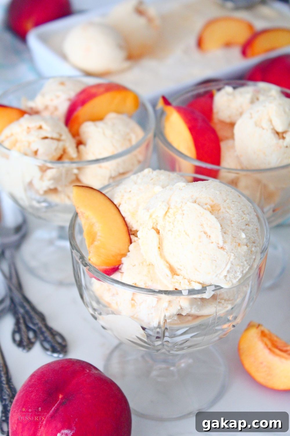 No-Churn Peach Ice Cream with Fresh Peaches and Cream 4 Peaches and cream ice cream in ice cream bowls