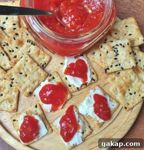 tomato jam on crackers with cream cheese