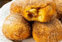Air Fryer Apple Pie–Stuffed Biscuits: Quick Cinnamon Dessert