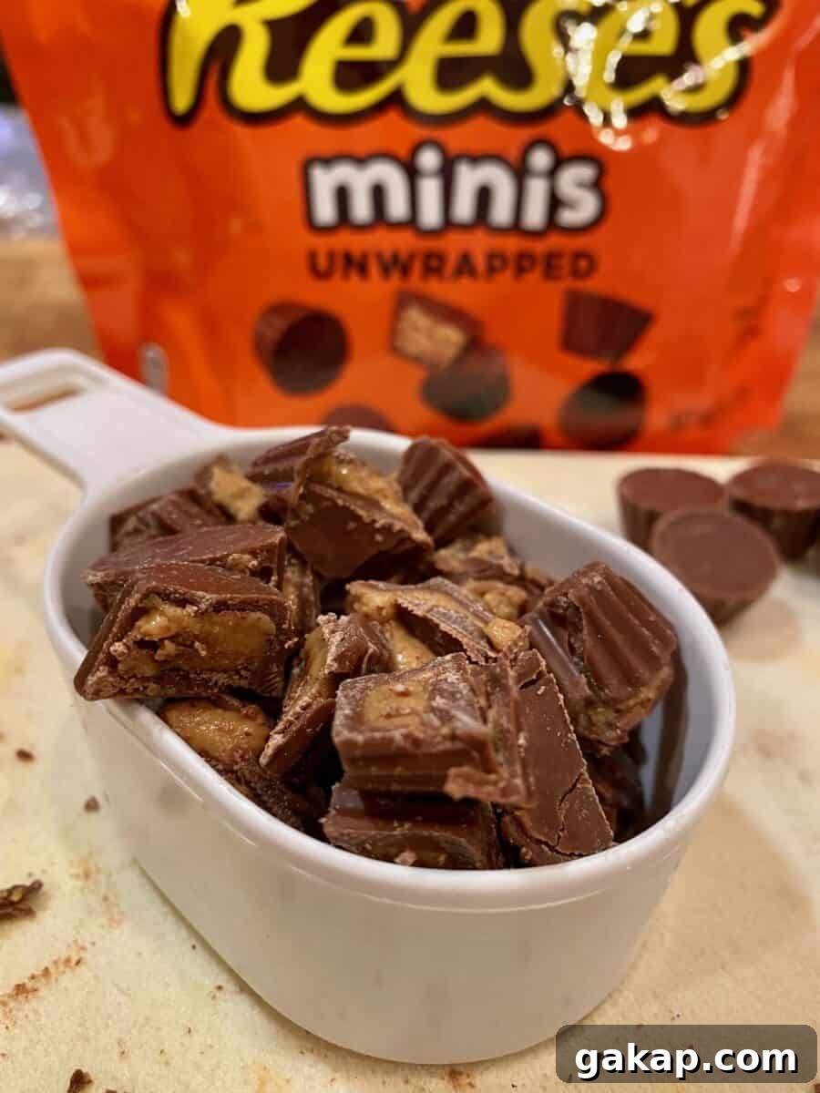 A measuring cup with Resse's minis and a package of the candy in the background