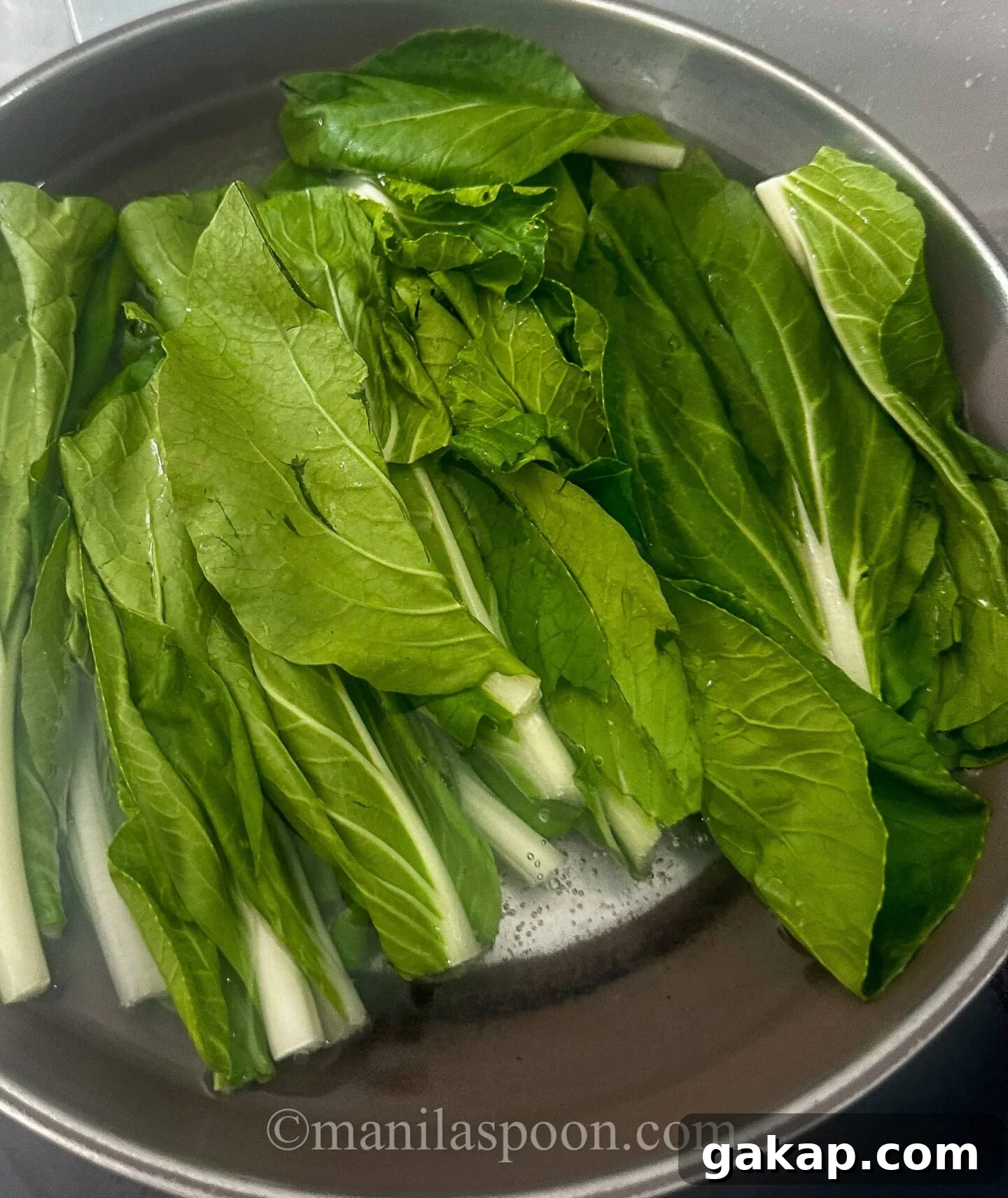 Blanching bok choy leaves