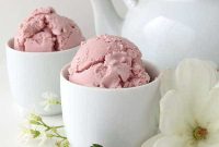 Sugar-Free Strawberry Buttermilk Ice Cream (Low-Carb)