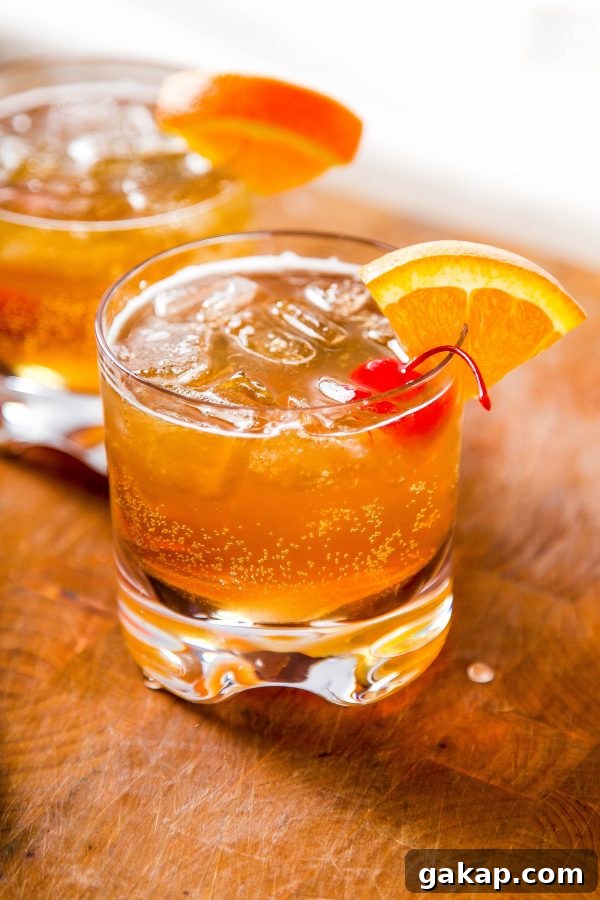 Amaretto sour cocktail