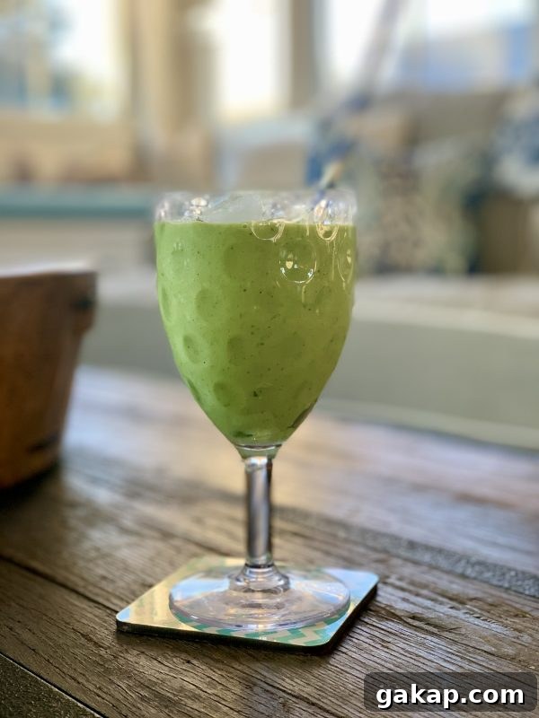 Garden Green Smoothie via lizshealthytable.com