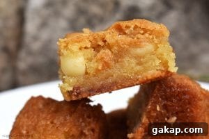 Salted Caramel Macadamia Blondies - white chocolate blondies with macadamia and salted caramel